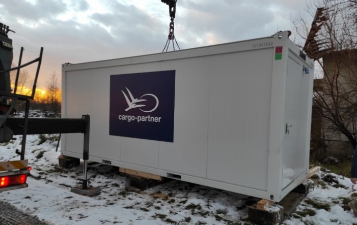 cargo-partner donirao dvanaest stambenih kontejnera žrtvama potresa u Hrvatskoj