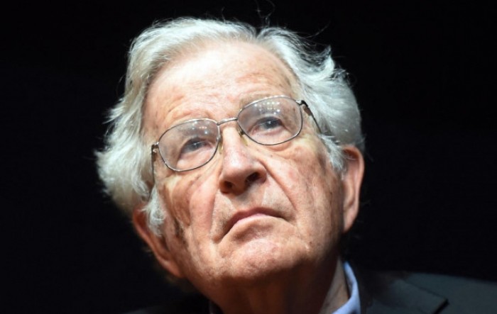 Chomsky: Rusija u Ukrajini humanija nego što su SAD bile u Iraku