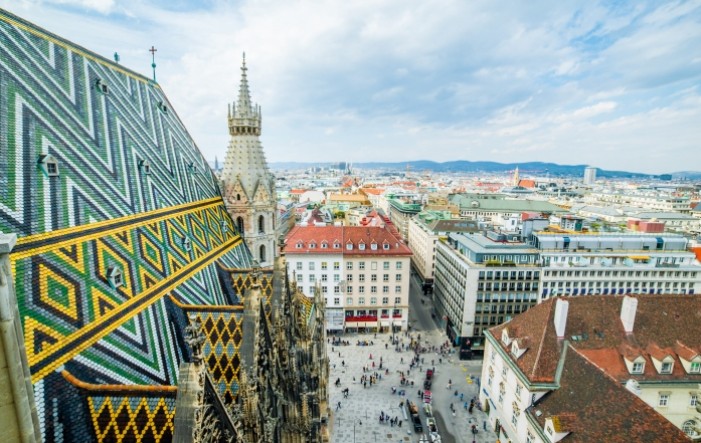 Beč oprezno popušta mjere i kritizira vladino brzopleto otvaranje