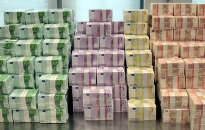 Više od pola miliona evra na računima čuva 458 građana Srbije