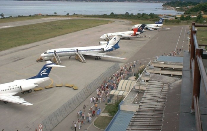 Većini zaposlenih u Aerodromima Crne Gore plate manje za 30%