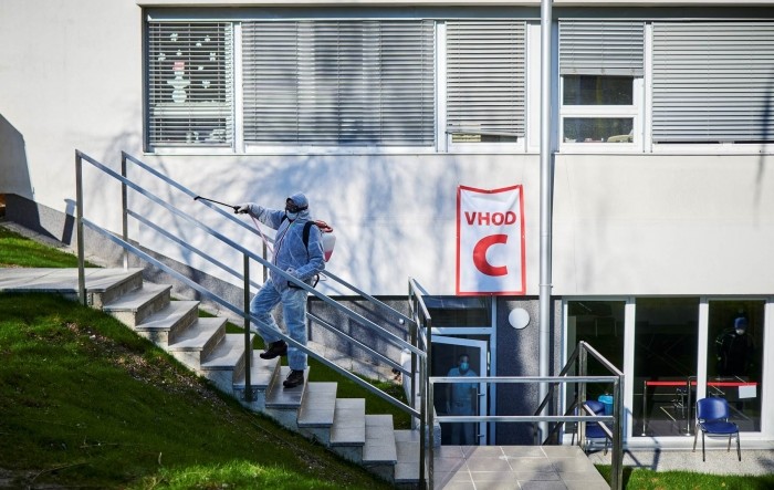 Slovenija: Raste broj hospitaliziranih, zatvaranje od četvrtka neizbježno