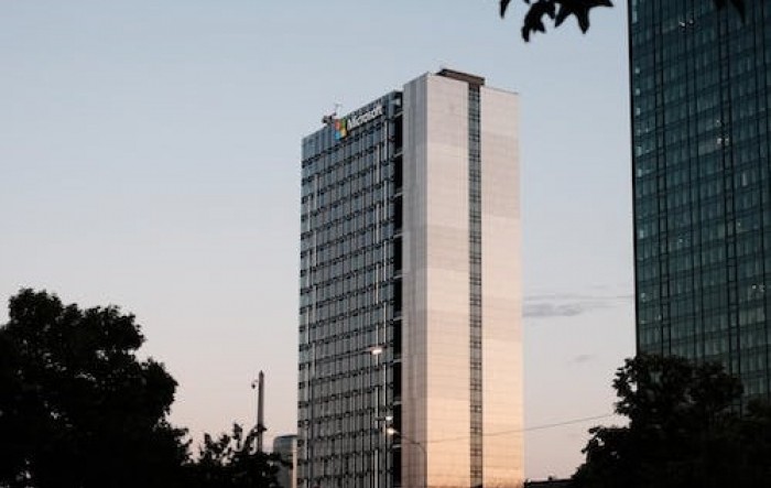 Microsoft nudi dobrovoljne odlaske uz otpremninu za 60.000 zaposlenika
