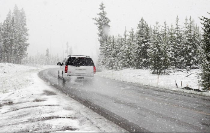 Prometni kolaps zbog snijega i jake bure