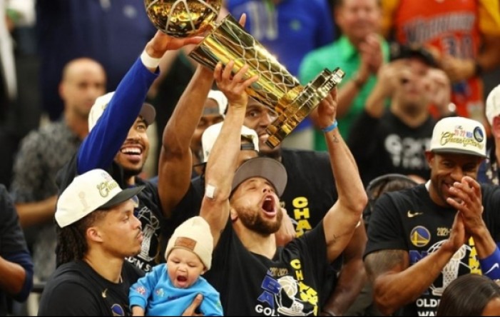 Golden State Warriorsi prvaci, Curry MVP finala