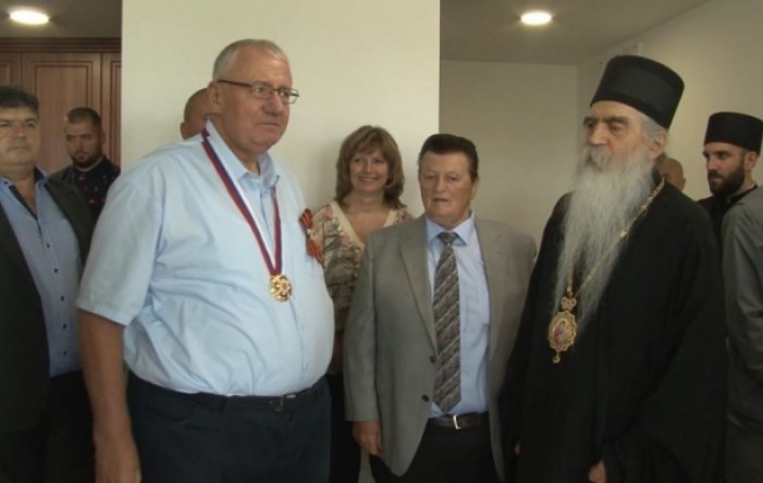 Srpska pravoslavna crkva odlikovala ratnog zločinca Vojislava Šešelja