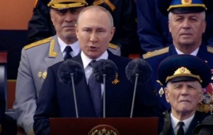Putin na vojnoj paradi u Moskvi: NATO aktivno ide prema našem teritoriju, to je neprihvatljivo