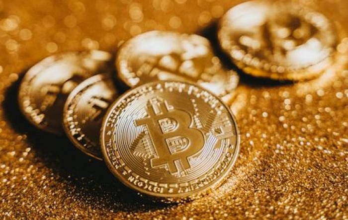 Korelacija bitcoina i zlata dosegla je petogodišnji maksimum