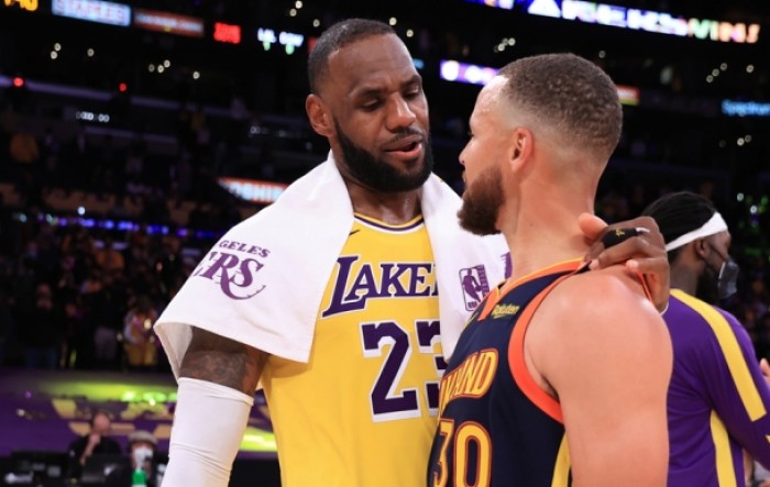 LeBron tricom osigurao Lakersima play-off protiv Phoenix Sunsa