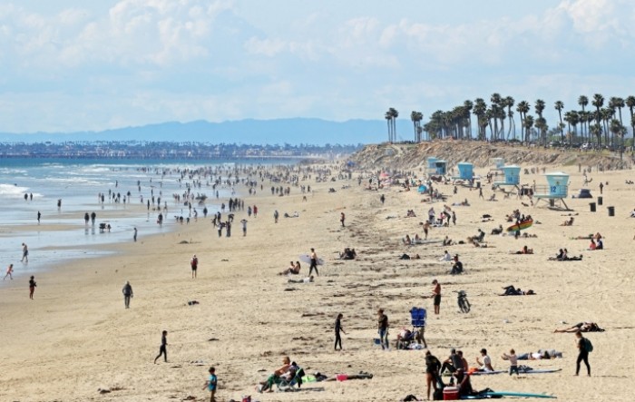 Kalifornija ponovno zatvara barove i restorane, raste broj zaraženih