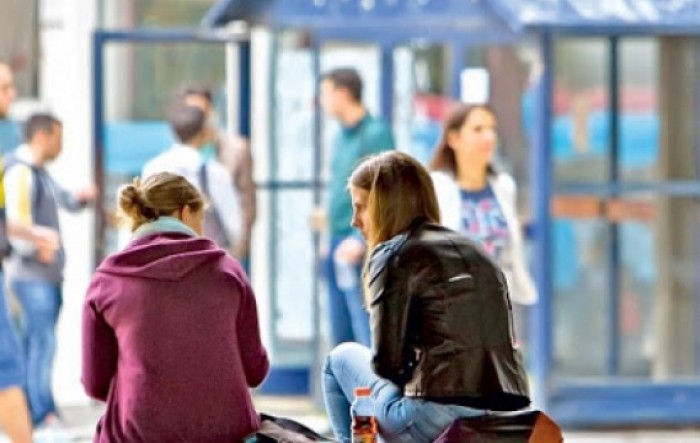 Nezaposleno skoro dve trećine mladih u Srbiji, ne zarađuju ni dinar