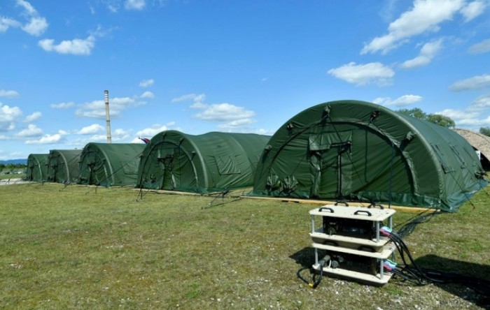 Vojska ispred KB Dubrava podiže šatorsko naselje za oboljele od virusa