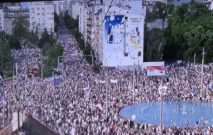 Desetine tisuća ljudi na studentskom protestu u Beogradu