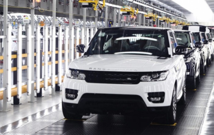 Jaguar Land Rover zbog nedostatka čipova smanjuje proizvodnju u britanskim tvornicama 
