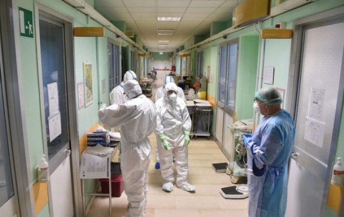 Od zaraze koronavirusom umrlo najmanje 7000 zdravstvenih radnika; najviše u Meksiku