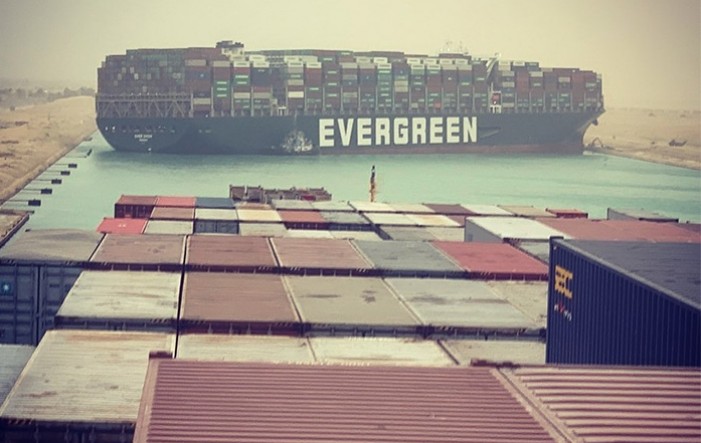 Globalna trgovina mogla bi u blokadi Sueza tjedno gubiti i do 10 mlrd dolara