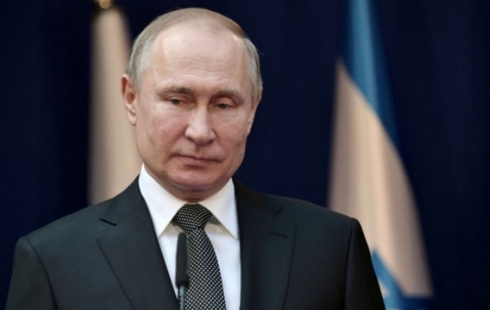 Putin: Ukrajina treba narediti predaju vojnika u Azovstalju