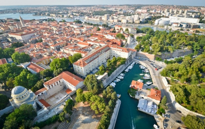 Zadarska županija ograničava rad trgovina i zatvara ugostiteljske objekte