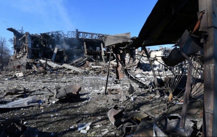 Žestoki napadi na istok Ukrajine, ruske rakete uništile zračnu luku u Dnipru