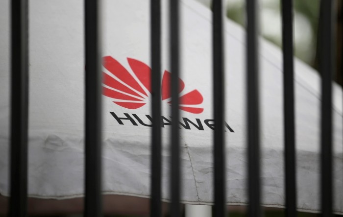 SAD najavljuje nove sankcije Huaweiju, Kina pozvala američkog veleposlanika