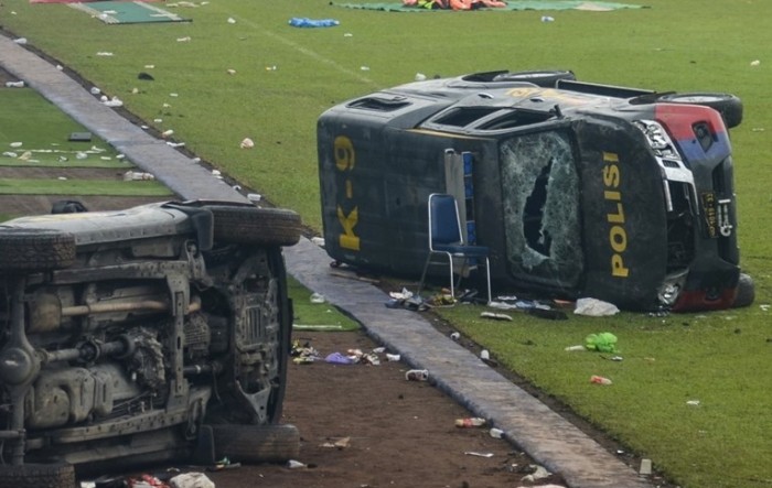 Neredi na utakmici u Indoneziji, poginulo najmanje 129 ljudi