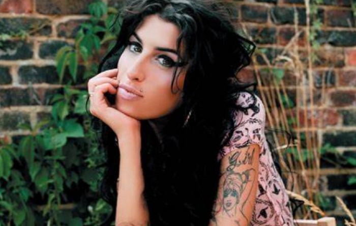BBC emitira dokumentarac na desetu obljetnicu smrti Amy Winehouse
