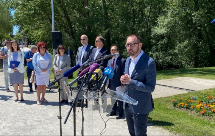 Tomašević: Vraćamo plavu boju ZET-ovih tramvaja i autobusa