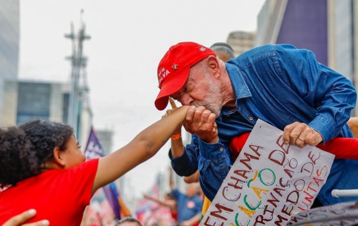 Lula pobijedio na povijesnim predsjedničkim izborima; Bolsonaro odbija priznati poraz