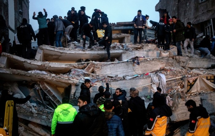 Stotine mrtvih u katastrofalnom potresu u Turskoj