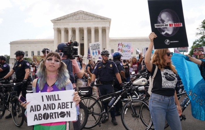 Američki vrhovni sud srušio presudu kojom se garantira pravo na pobačaj
