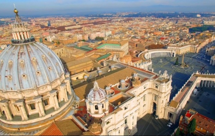 Vatikan: Zbog koronavirusa uskrsni obredi bez vjernika