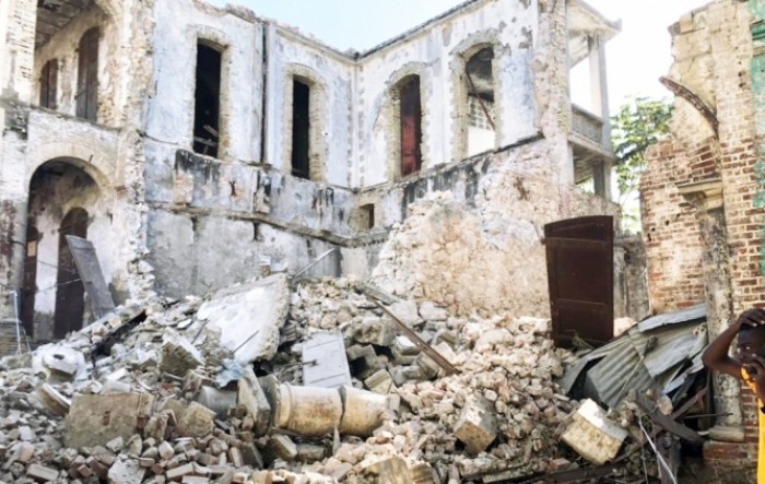 Broj poginulih u razornom potresu na Haitiju prešao 300