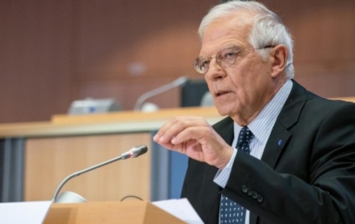 Borrell: EU zasad ne planira povući obitelji svojih diplomata iz Ukrajine