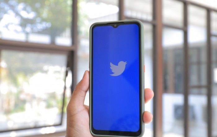 Twitter počeo uklanjati kontroverzne medijske oznake i plave kvačice
