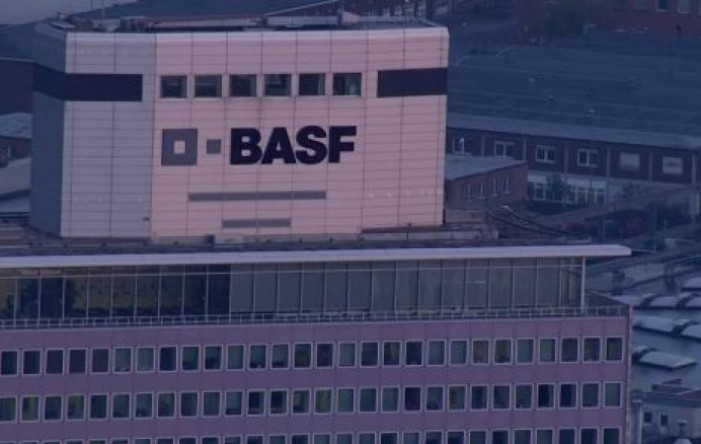 BASF očekuje oštar pad dobiti i prihoda u 2023.