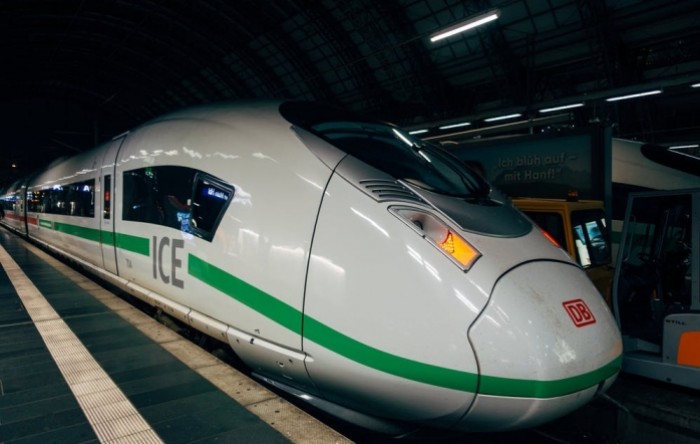 Deutsche Bahn želi motivirati zaposlenike za štednju energije bonusom od 100 eura