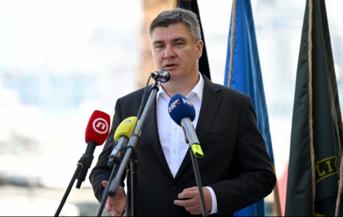 Milanovićeva božićna čestitka: Volio bih da mogu poželjeti radosne blagdane