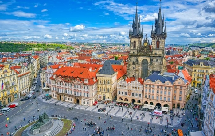 Češka vlada otvorit će 3. prosinca trgovine, restorane