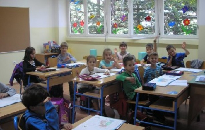 Austrija idući mjesec otvara škole s podijeljenim razredima