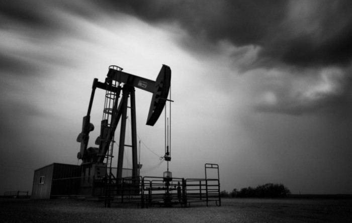 Cijene nafte pale prema 44 dolara, trgovce brine novi skok broja zaraženih