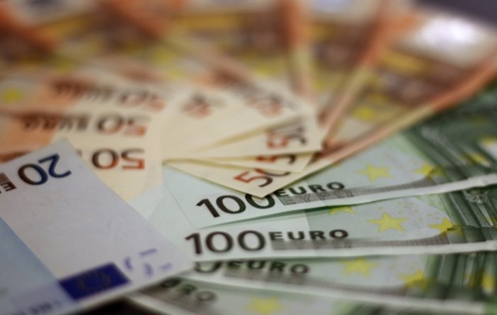 Euro blago ojačao pred poruke sa sjednice ECB-a