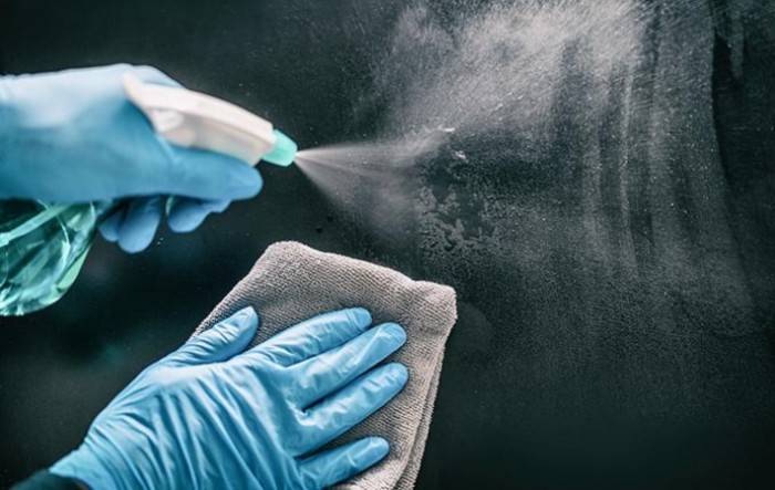 Vlada zaplenjenu rakiju dala bolnici za dezinfekciju