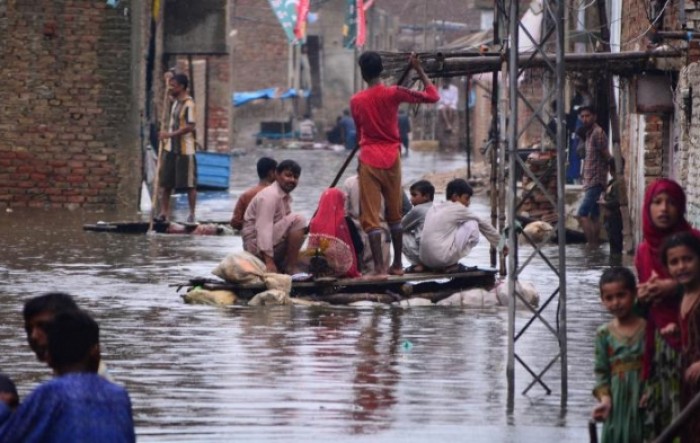 Trećina Pakistana pod vodom, pogođeni deseci milijuna ljudi