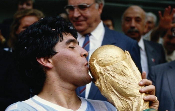 Bloomberg: Evo zašto je Maradona bolji od Messija i Ronalda