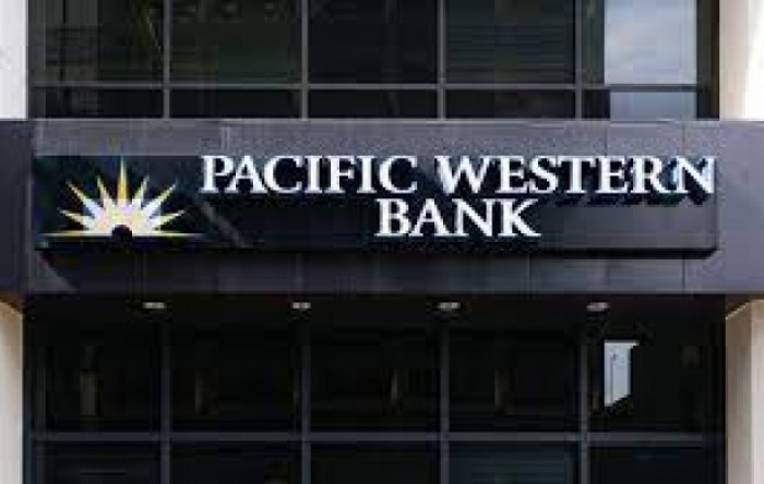 PacWest Bancorp razmatra strateške opcije, dionice tonu