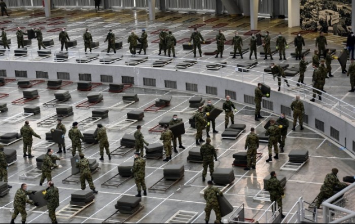 Vojska počela da postavlja bolničke krevete u najvećoj hali Beogradskog sajma