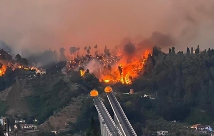 Italija se bori sa šumskim požarima, u Toskani stotine evakuirane
