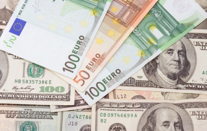 Dolar prema košarici valuta znatno pao, euro ojačao