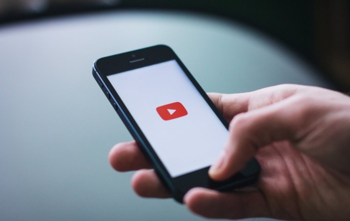 YouTube uklonio milijun videa s dezinformacijama o koroni