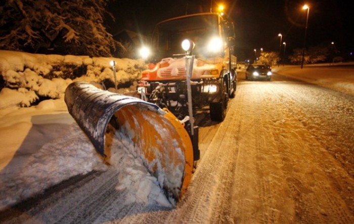 Problemi u prometu zbog obilnog snijega u Sloveniji